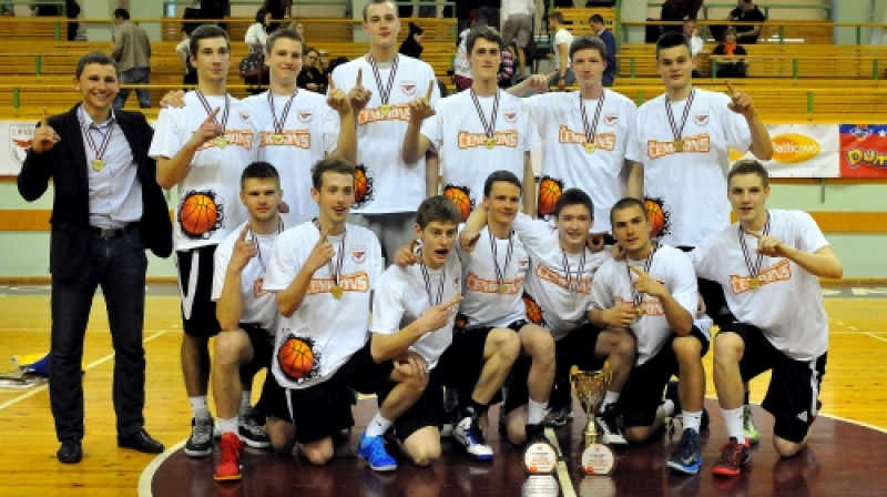 VEF skola: Swedbank LJBL čempioni prestižajā U19 grupā.
Foto: Romualds Vambuts