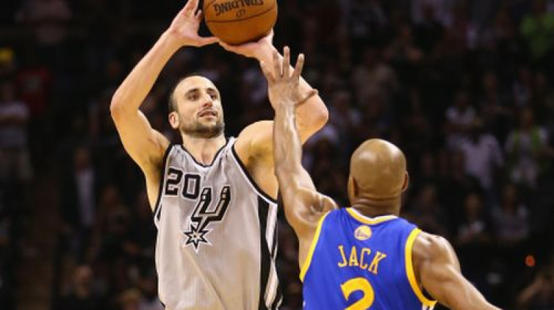 Manu Džinobili realizēja izšķirošo tālmetienu sekundi pirms otrā papildlaika beigām
Foto:AFP/Scanpix