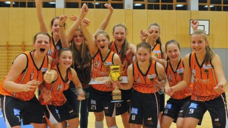 Valmieras meiteņu krājumos jau ir šosezon izcīnītais Molten kauss. Kā veiksies Swedbank LJBL finālturnīrā?
Foto: Romualds Vambuts
