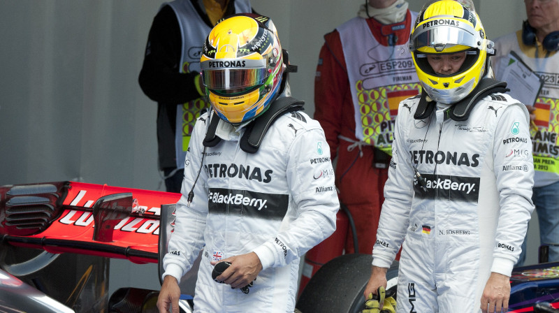 "Mercedes" piloti Luiss Hamiltons un Niko Rosbergs rītdienas sacīkstes startā ieņems pirmo rindu
Foto: AFP/Scanpix