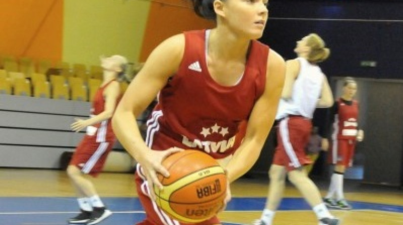 Kristīne Silarāja (attēlā), Dita Liepkalne, Ieva Kūlīte un Kitija Laksa 2013. gada 11. maijā Alītā debitēja Latvijas valstsvienībā
Foto: Romualds Vambuts, Sportacentrs.com