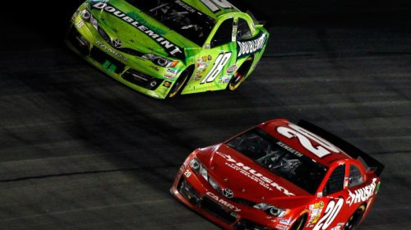 Kensets apdzen Bušu Dārlingtonā
Foto:  GETTY IMAGES NORTH AMERICA