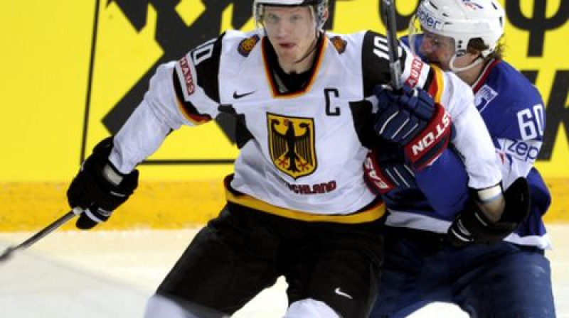 Vācijas izlases kapteinis Kristians Ērhofs guva divus vārtus
Foto: AP/Scanpix