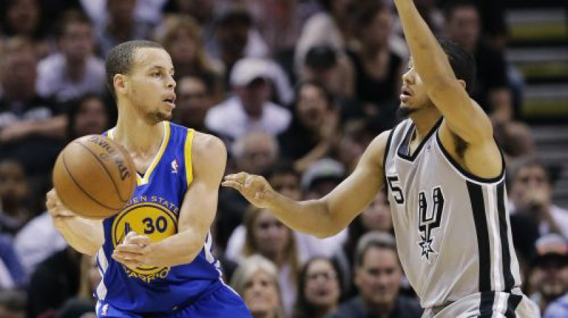 Stefans Karijs pret Koriju Džozefu
Foto:AP/Scanpix