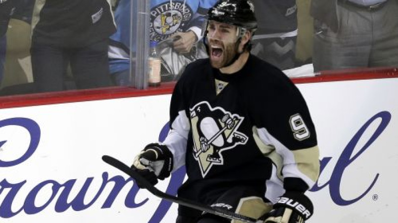 Paskāls Dipuī pret "Senators" guva vārtus mazākumā
Foto:AP/Scanpix