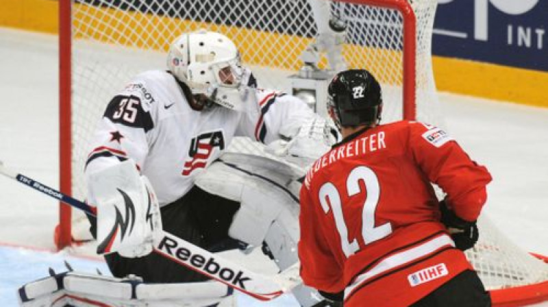 Nīno Nīderreiters pārspēj Džonu Gibsonu
Foto: AFP/Scanpix