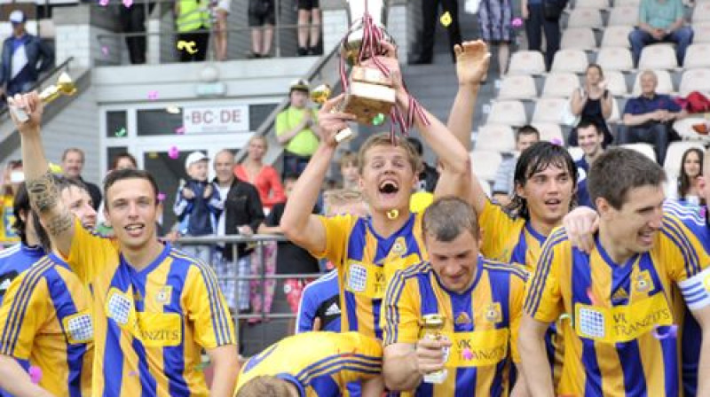 "Ventspils" ar Latvijas kausu
Foto: Romāns Kokšarovs, Sporta Avīze, f64