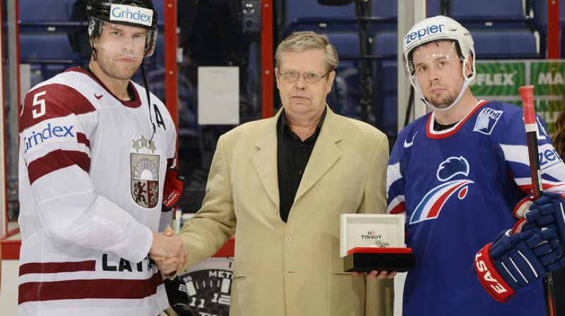 Jānis Sprukts - kā Latvijas izlases labākais spēlē pret Francijas izlasi 13. maijā. Foto: iihf.com