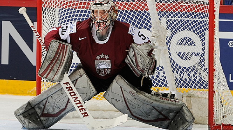 Kristers Gudļevskis debitē pasaules čempionātā spēlē pret Slovākijas izlasi 2013. gada 9. maijā. Foto: iihf.com