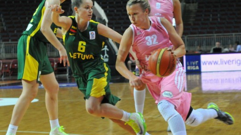 Anda Eibele spēlē pret Lietuvu
Foto: Romualds Vambuts, Sportacentrs.com