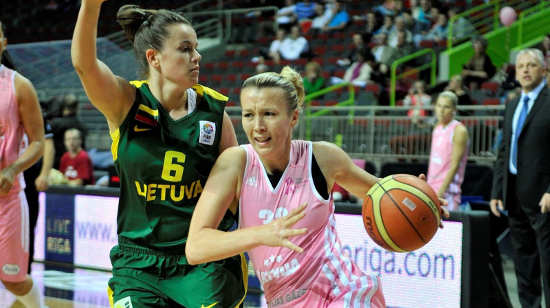 Anda Eibele pret Krieviju: 12 punkti un iemesti divi tālmetieni
Foto: Romāns Kokšarovs, "Sporta Avīze", f64