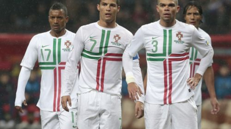 Portugāles izlases spēlētāji Nani, Ronaldu un Pepe
Foto:AP/Scanpix