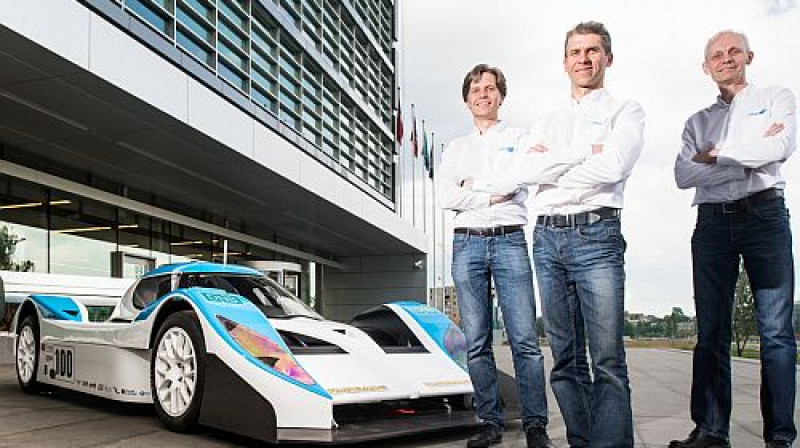 Horeliks un konstruktori Dambji pie "eO PP01"
Foto: driveeo.com