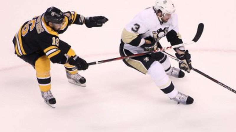 Kaspars Daugaviņš cīņā ar Daglasu Mareju
Foto:AFP/Scanpix