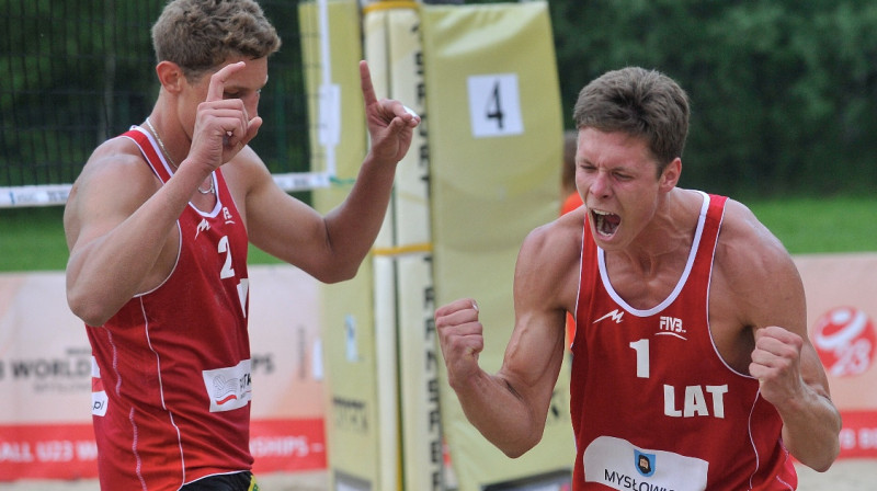 Aleksandrs Solovejs un Rihards Finsters
Foto: fivb.org