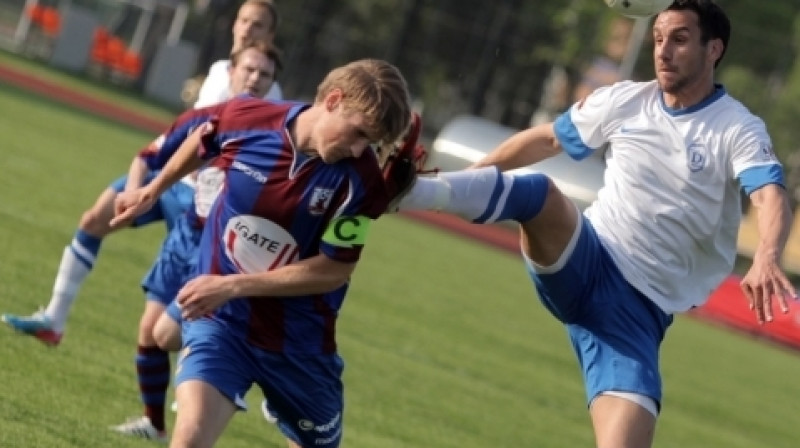 Tedijs Suračs (pa labi) cīņā ar Denisu Petrenko
Foto: Ivars Veiliņš (jelgavasvestnesis.lv)