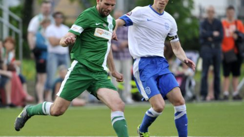 Pāvels Mihadjuks (pa labi)
Foto: Romāns Kokšarovs, Sporta Avīze, f64