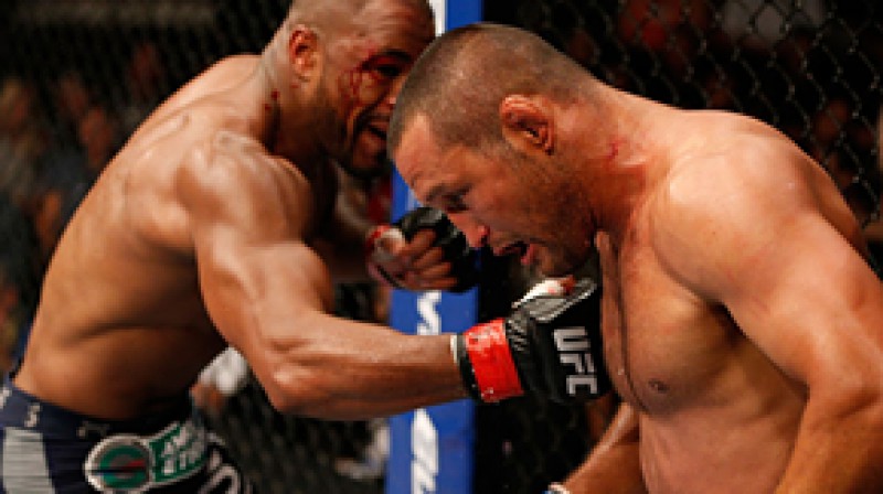 Rašads Evans cīņā ar Denu Hendersons
Foto: sherdog.com