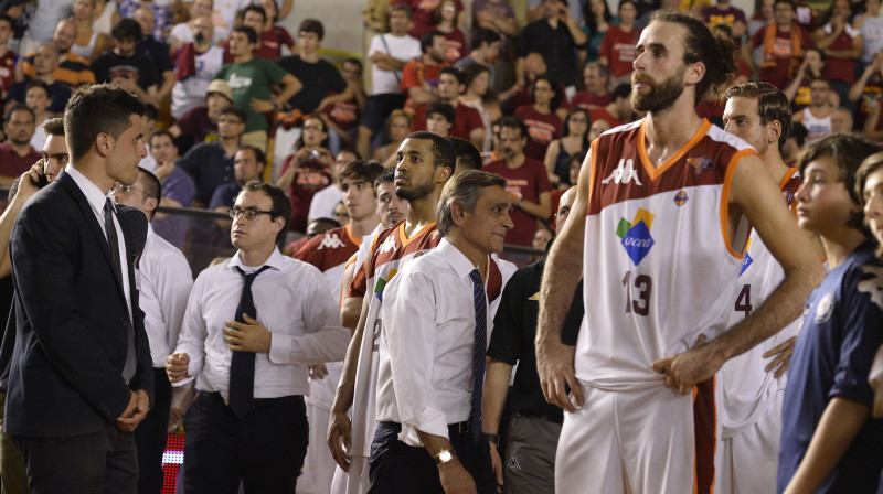 "Virtus" līderis Luidži Datome (pa labi) pēc zaudējuma finālā
Foto: LaPresse/Scanpix