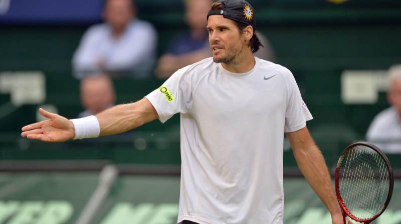 Tomijs Hāss pirms 15 dienām, spēlējot pret Ernestu Gulbi "Gerry Weber Open" turnīrā Vācijā
Foto: AFP/Scanpix