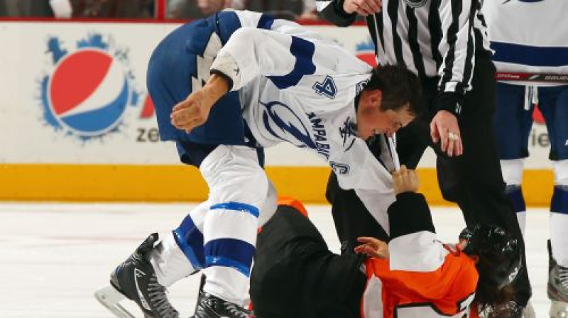 Vensāns Lekavaljē pret jauno komandas biedru Maksu Talbotu
Foto: AFP/Scanpix