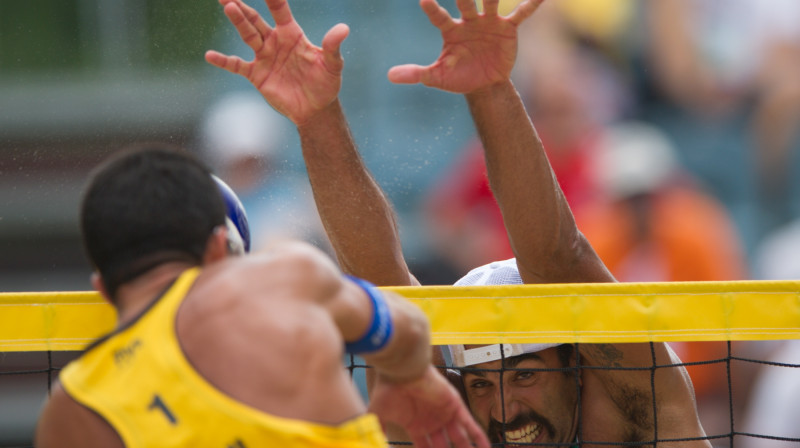 Sazvērestības teorijas "vaininieki" brazīlieši - Vitors Felipe uzbrukumā pret Pedru
Foto: www.fivb.org