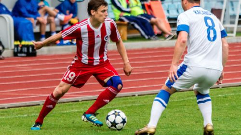 Valērijs Afanasjevs (ar bumbu)
Foto: skliepajasmetalurgs.lv