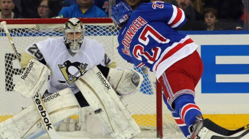 Raiens Makdonahs pārspēj Marku Andrē Flerī
Foto: AFP/Scanpix