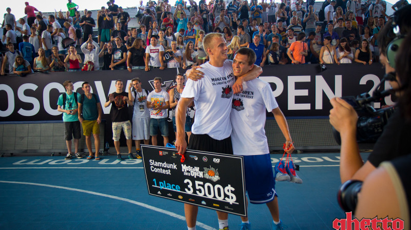 "Moscow Open" konkursa finālisti Kristaps Dārgais un ukrainis Dmitrijs "Smoove" Krivenko
Publicitātes foto