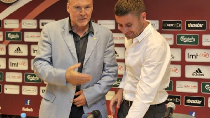 Guntis Indriksons un Marians Pahars
Foto: Romāns Kokšarovs, Sporta Avīze, f64