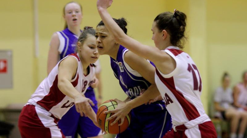 Marta Jančevska un Tatjana Savicka Baltijas jūras kausa izcīņas spēlē Tallinā
Foto: www.basket.lv