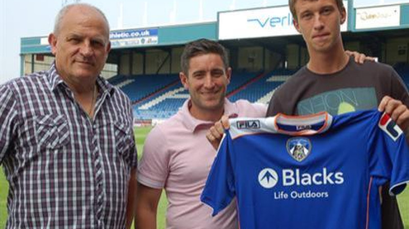 Edijs Joksts (pa labi)
Foto: oldhamathletic.co.uk