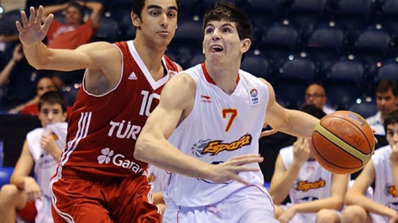 Agusti Sans pirmajā spēlē guva 16 punktus, izcīnīja piecas atlēkušās bumbas un izdarīja piecas rezultatīvas piespēles
Foto: www.fibaeurope.com