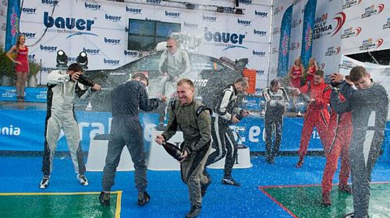 "Rally Estonia" uzvarētāji svin panākumu
Foto: twitter.com (Timo Anis)