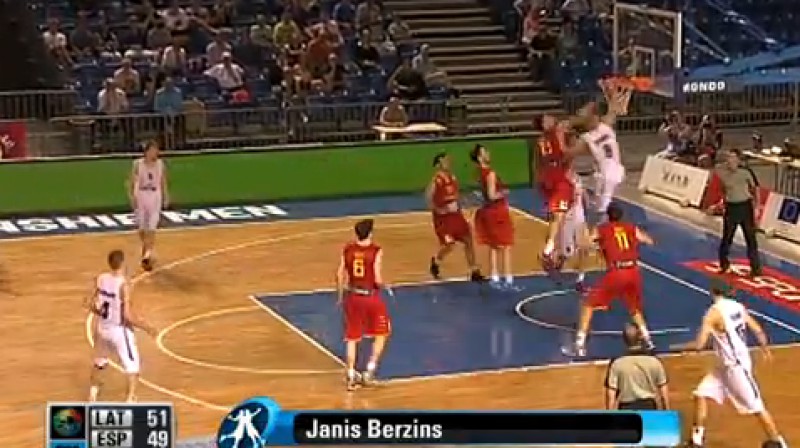 Jānis Bērziņš danko spāņu grozā
Foto: no "FIBAEuropeTV" video
