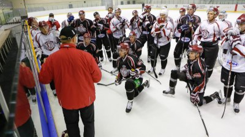 Sanāksme uz ledus
Foto: dinamoriga.lv