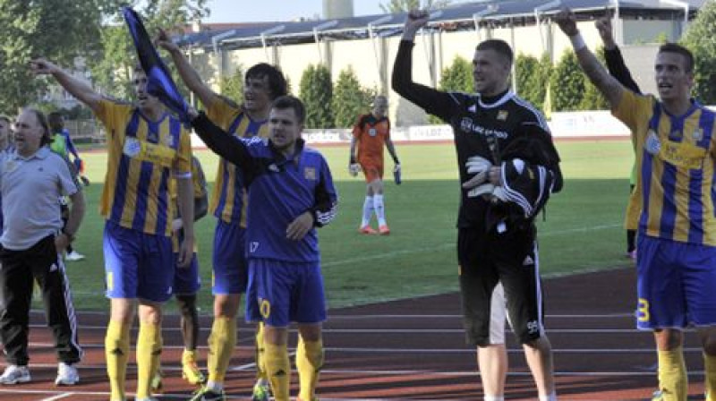 "Ventspils" pēc uzvaras pār "Jeunesse" pasakās līdzjutējiem
Foto: Romāns Kokšarovs, Sporta Avīze, f64