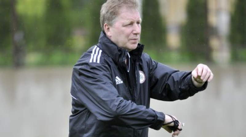 Aleksandrs Starkovs vienā no pēdējiem treniņiem izlases galvenā trenera amatā
Foto: Romāns Kokšarovs, Sporta Avīze, f64