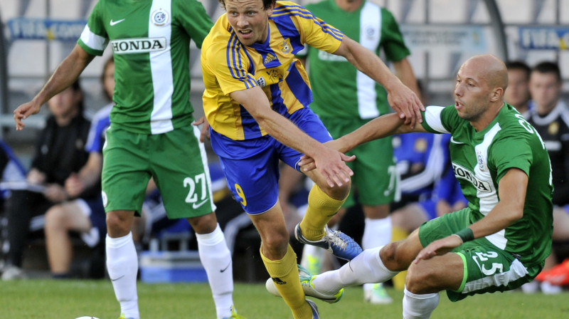 Simons Pauļus raujas uzbrukumā.
Foto: Romans Kokšarovs, Sporta Avīze/f64