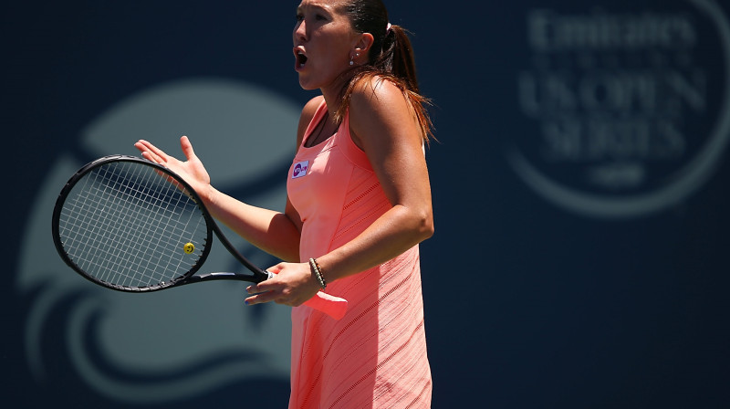 Jeļena Jankoviča neizpratnē par savu sniegumu
Foto: AFP/Scanpix