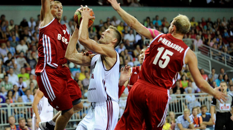 Kaspars Bērziņš spēlē pret Krieviju
Foto: Romāns Kokšarovs, "Sporta Avīze", f64