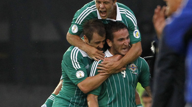 Martins Patersons (#9) bija pirmās Ziemeļīrijas uzvaras vārtu autors 
Foto: AP/Scanpix