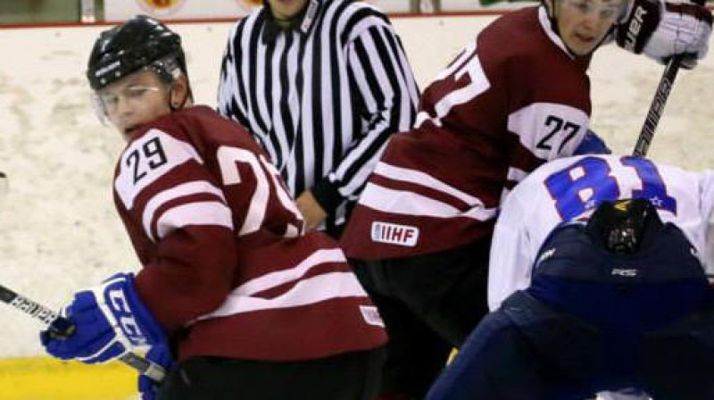 Edgars Kulda (#29) Latvijas U-20 izlases ierindā Federācijas kausa izcīņā atzīmējās vispamanāmāk. Foto avots: LHF profils facebook.com (Mārtiņš Aiše)