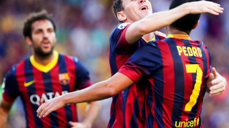 Lionels Mesi un Pedro apskaujas
Foto: AFP/Scanpix