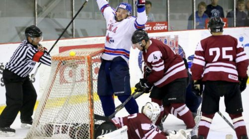 Sanktpēterburgas hokejisti gūst uzvaras vārtus pret Latvijas U20 izlasi
Foto: Mārtiņš Aiše