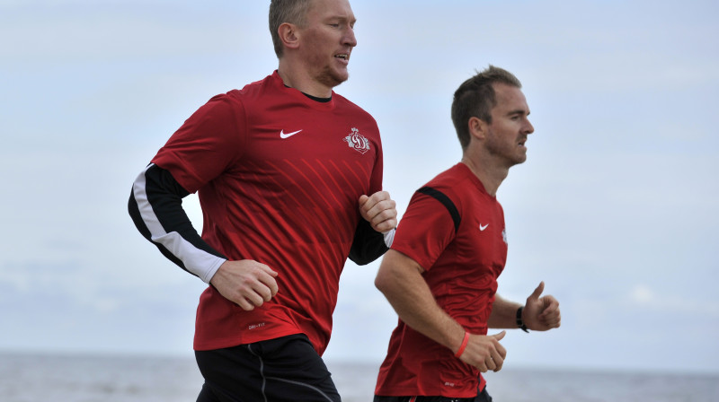 Marsels Hosa (pa kreisi) ir DR septembra labākais spēlētājs. 
Foto: Romāns Kokšarovs, Sporta Avīze/f64