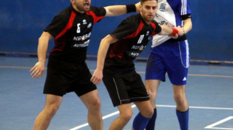 "Celtnieka"/LSPA handbolisti Lauris Eglītis un Artis Laganovskis
Foto: Sandra Škutāne