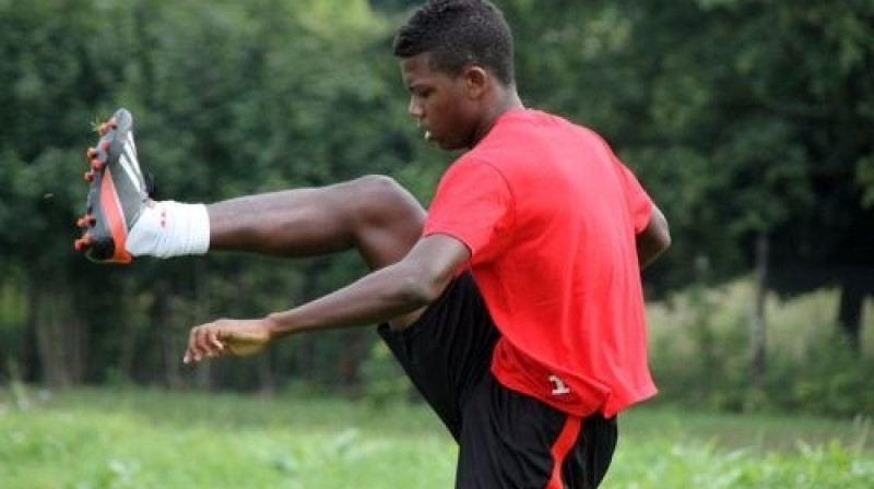 Kevins Mena pirmajā treniņā ar "Widzew" 
Foto: widzew.pl