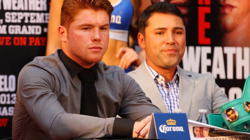 Sauls Alvaress un Oskars De La Hoja
Foto: Mike Stobe