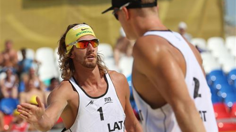 Aleksandrs Samoilovs un Jānis Šmēdiņš 
Foto: fivb.org